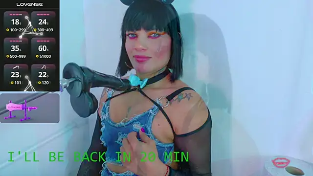 Snapshot of la_mazona chatting on 03.17.25 la mazona online show from 03.17.25