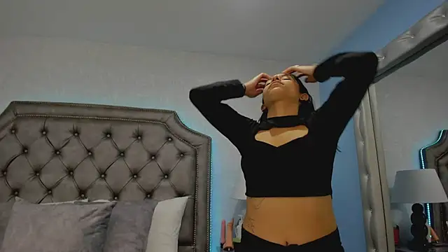 HazelMoret online show from 09.11.25