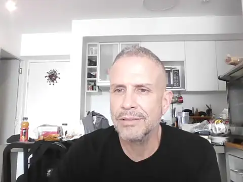 Snapshot of Diegoperrote682661 chatting on 12.14.25 Diegoperrote682661 online show from 12.14.25