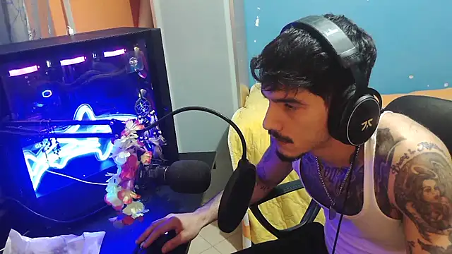 Snapshot of Badboyi1997 chatting on 10.25.25 Badboyi1997 online show from 10.25.25