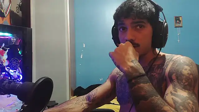 Snapshot of Badboyi1997 chatting on 11.12.25 Badboyi1997 online show from 11.12.25