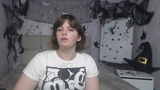 Snapshot of StaceyLex chatting on 10.21.25 StaceyLex online show from 10.21.25