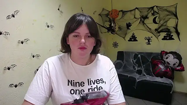 Snapshot of StaceyLex chatting on 10.24.25 StaceyLex online show from 10.24.25