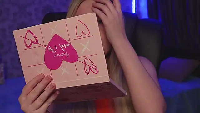 LisaElfy online show from 12.16.24