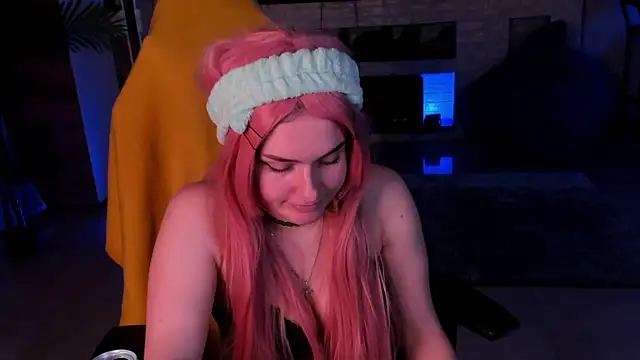 LisaElfy online show from 02.13.25