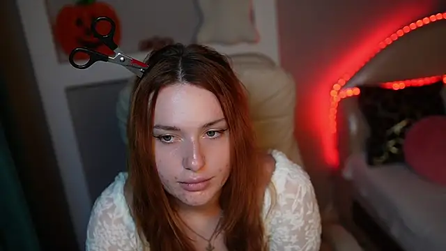 LisaElfy online show from 10.22.25