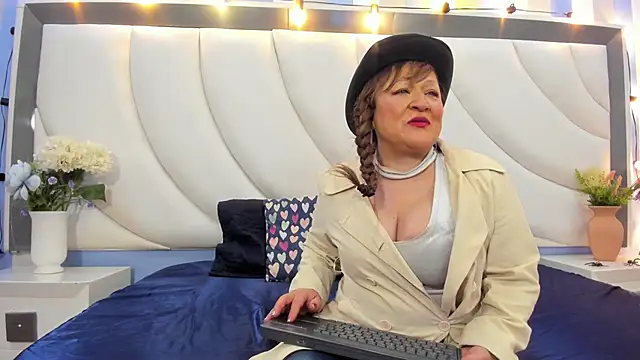 Snapshot of MeryLands chatting on 10.16.25 MeryLands online show from 10.16.25