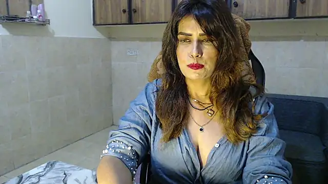 Snapshot of pareeti chatting on 02.20.26 pareeti online show from 02.20.26