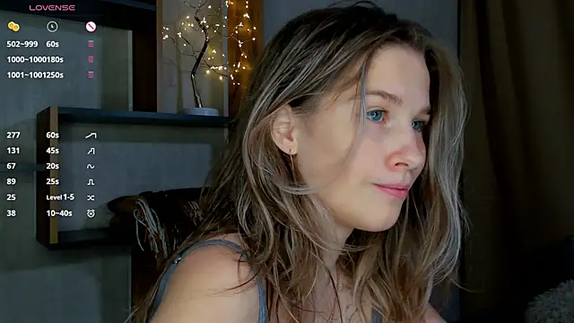 Snapshot of LinaCristonsen chatting on 12.04.24 LinaCristonsen online show from 12.04.24