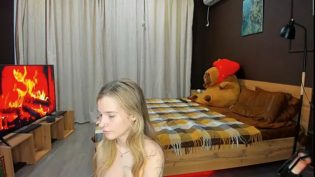 Snapshot of LinaCristonsen chatting on 03.16.25 LinaCristonsen online show from 03.16.25