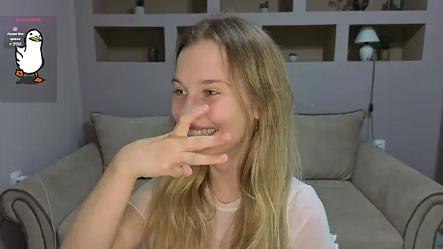 Snapshot of LinaCristonsen chatting on 09.10.25 LinaCristonsen online show from 09.10.25