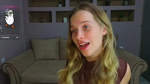 Snapshot of LinaCristonsen chatting on 09.30.25 LinaCristonsen online show from 09.30.25