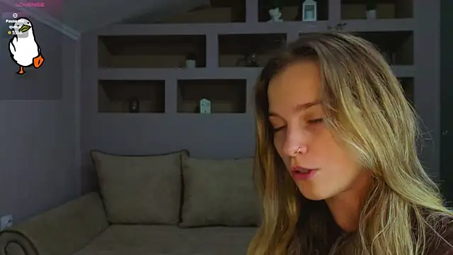 Snapshot of LinaCristonsen chatting on 10.14.25 LinaCristonsen online show from 10.14.25