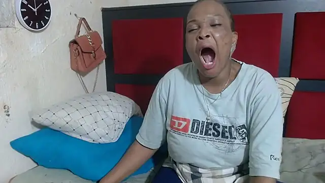 MaximTease24 online show from 03.19.26