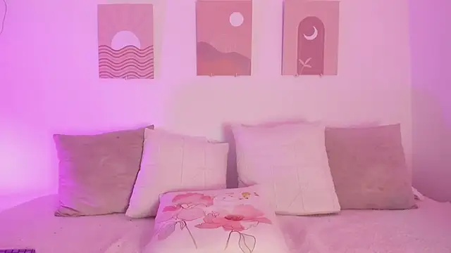 Snapshot of Mia_Heartt chatting on 01.03.25 Mia Heartt online show from 01.03.25