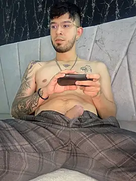 Snapshot of Anthony-Martin chatting on 03.13.25 Anthony-Martin online show from 03.13.25