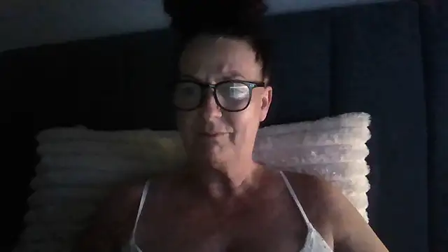 Snapshot of Tillieuk chatting on 06.30.26 Tillieuk online show from 06.30.26