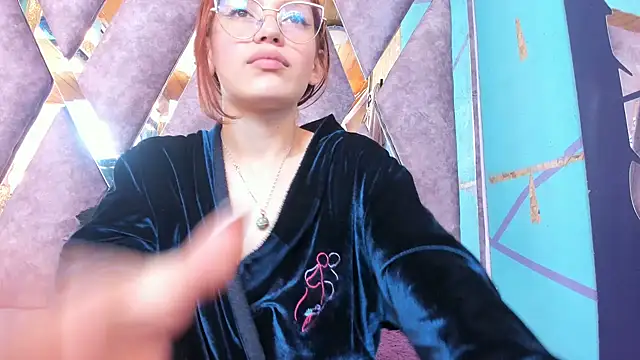 Snapshot of LARICSABLUE chatting on 01.11.25 LARICSABLUE online show from 01.11.25