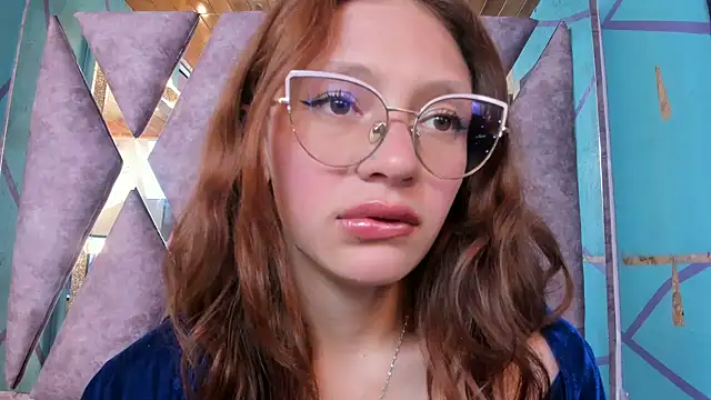 Snapshot of LARICSABLUE chatting on 01.22.25 LARICSABLUE online show from 01.22.25