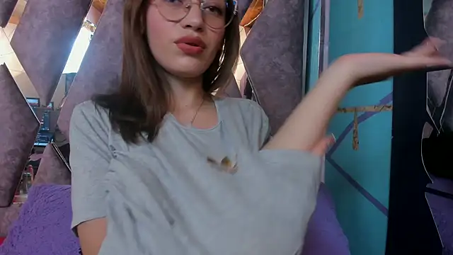 Snapshot of LARICSABLUE chatting on 02.08.25 LARICSABLUE online show from 02.08.25