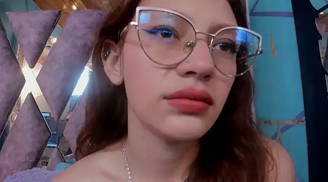 Snapshot of LARICSABLUE chatting on 02.18.25 LARICSABLUE online show from 02.18.25