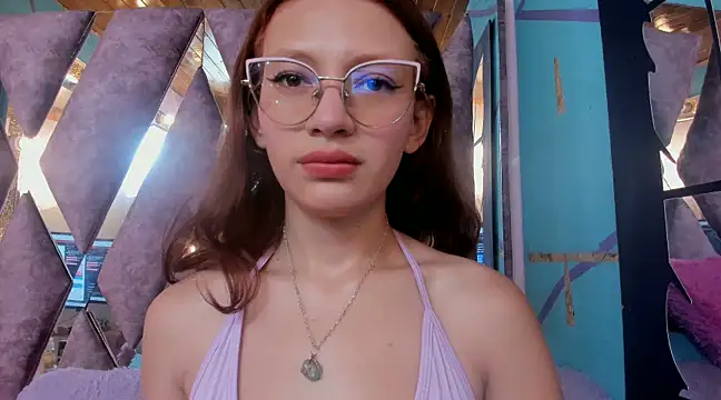 Snapshot of LARICSABLUE chatting on 02.19.25 LARICSABLUE online show from 02.19.25