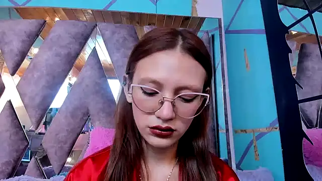 Snapshot of LARICSABLUE chatting on 03.08.25 LARICSABLUE online show from 03.08.25