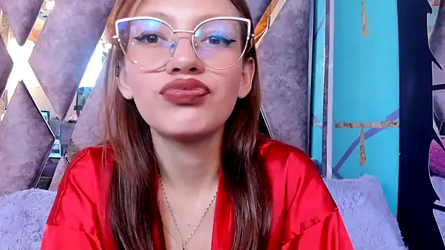 Snapshot of LARICSABLUE chatting on 03.08.25 LARICSABLUE online show from 03.08.25