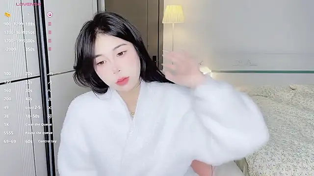 Snapshot of White-Star chatting on 01.18.25 White-Star online show from 01.18.25