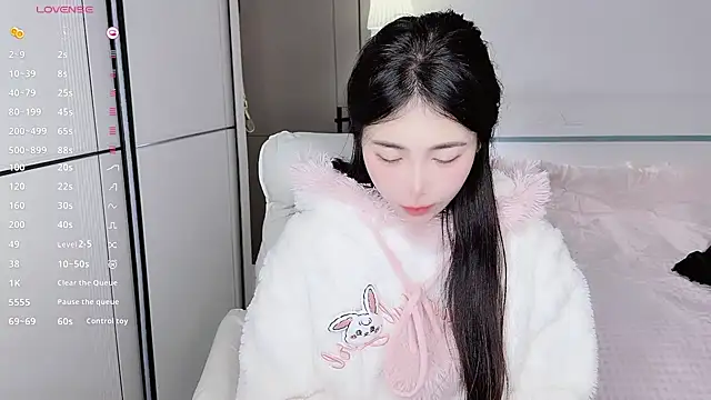 Snapshot of White-Star chatting on 02.13.25 White-Star online show from 02.13.25