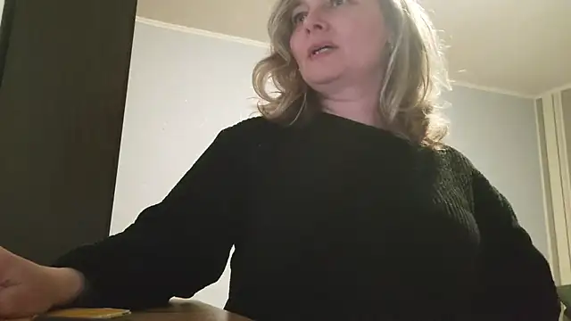 Snapshot of EdithManning chatting on 04.26.26 EdithManning online show from 04.26.26