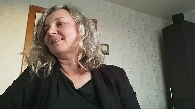 Snapshot of EdithManning chatting on 05.04.26 EdithManning online show from 05.04.26