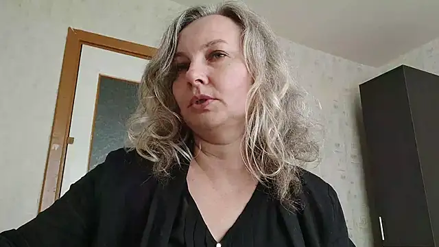 Snapshot of EdithManning chatting on 05.11.26 EdithManning online show from 05.11.26