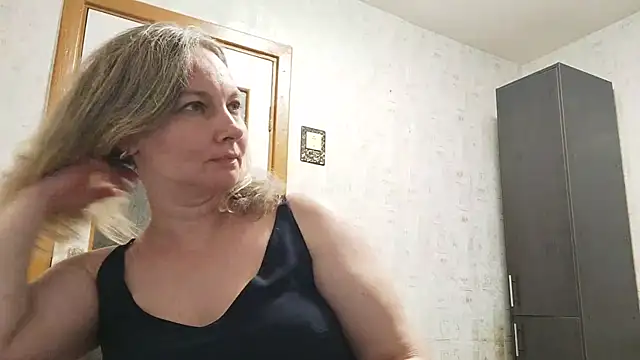 Snapshot of EdithManning chatting on 05.23.26 EdithManning online show from 05.23.26
