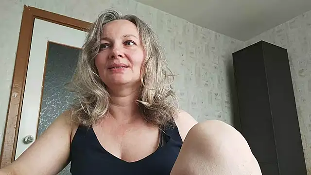 Snapshot of EdithManning chatting on 06.06.26 EdithManning online show from 06.06.26