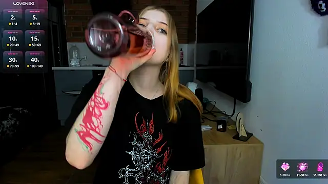 Snapshot of princessaalicc chatting on 02.28.25 princessaalicc online show from 02.28.25