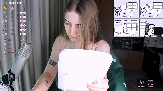 Snapshot of princessaalicc chatting on 11.28.25 princessaalicc online show from 11.28.25