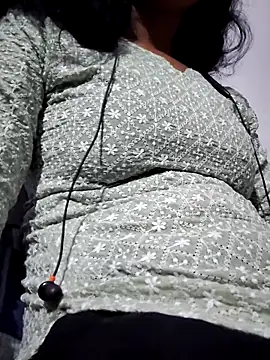 Snapshot of Hot-Anuska chatting on 09.14.25 Hot-Anuska online show from 09.14.25