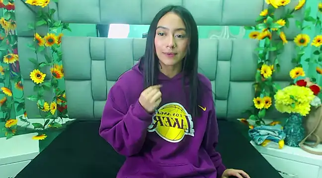 Miaa Thopmson online show from 03.18.25