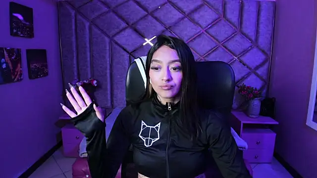 Miaa Thopmson online show from 12.17.25