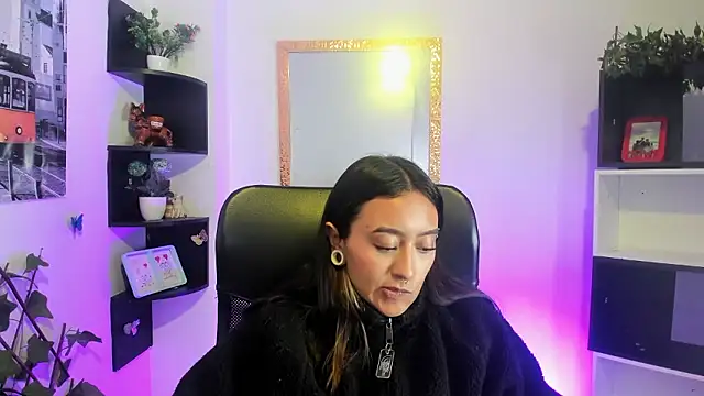 Miaa Thopmson online show from 01.10.26