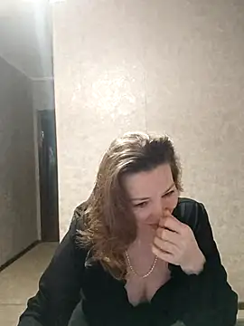 Snapshot of VselenaSun402 chatting on 02.17.25 VselenaSun402 online show from 02.17.25