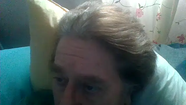 Snapshot of frankie7inch chatting on 05.19.26 frankie7inch online show from 05.19.26