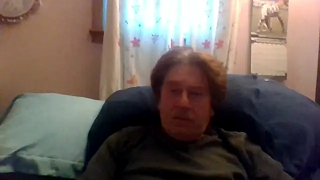 Snapshot of frankie7inch chatting on 05.28.26 frankie7inch online show from 05.28.26