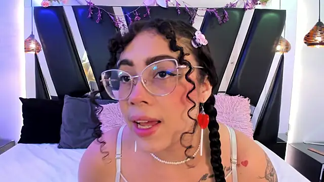 Snapshot of antonelllepiercee chatting on 02.03.26 antonelllepiercee online show from 02.03.26