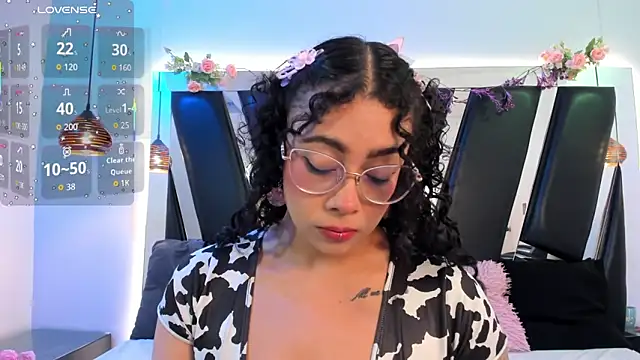 Snapshot of antonelllepiercee chatting on 02.04.26 antonelllepiercee online show from 02.04.26