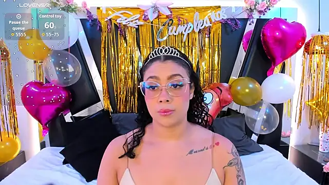 Snapshot of antonelllepiercee chatting on 02.12.26 antonelllepiercee online show from 02.12.26