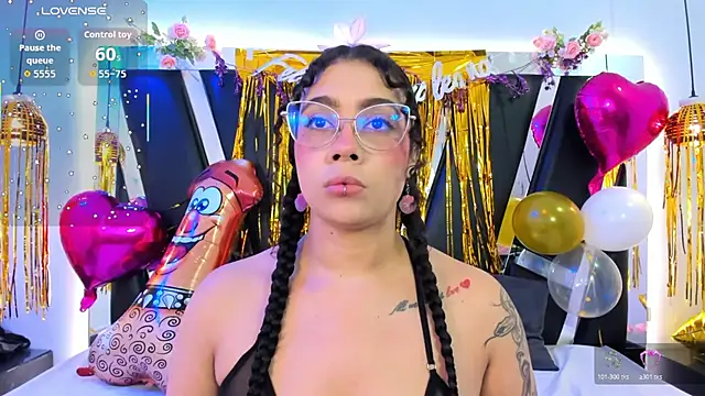 Snapshot of antonelllepiercee chatting on 02.13.26 antonelllepiercee online show from 02.13.26