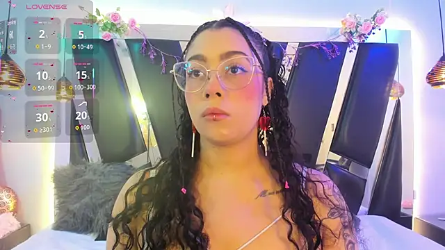 Snapshot of antonelllepiercee chatting on 03.03.26 antonelllepiercee online show from 03.03.26