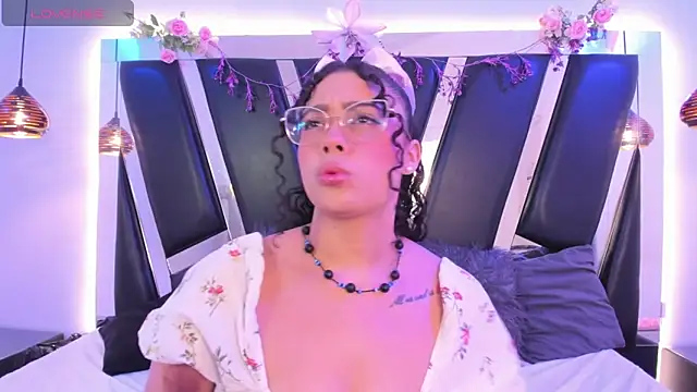 Snapshot of antonelllepiercee chatting on 03.04.26 antonelllepiercee online show from 03.04.26